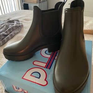 Jeffrey Campbell Rain Chelsea Lugs, Army green 7